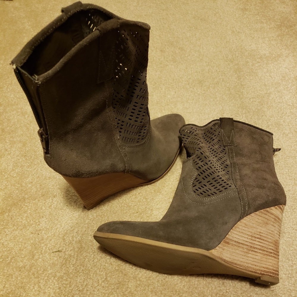 Crown Vintage Ankle Iris Wedge Booties Size 8